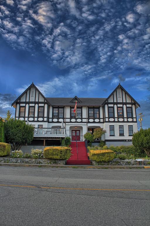 The Old Courthouse Inn Powell River Exterior photo